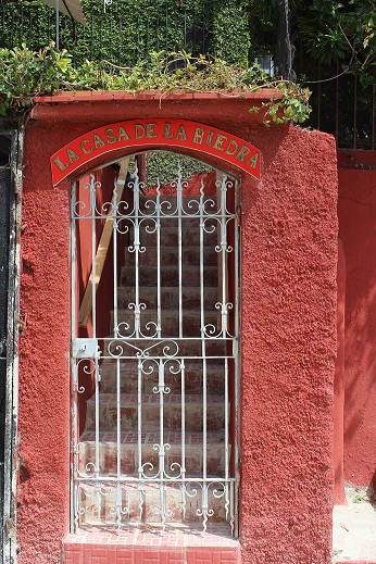 'Entrada Frente' Casas particulares are an alternative to hotels in Cuba. Check our website cubaparticular.com often for new casas.