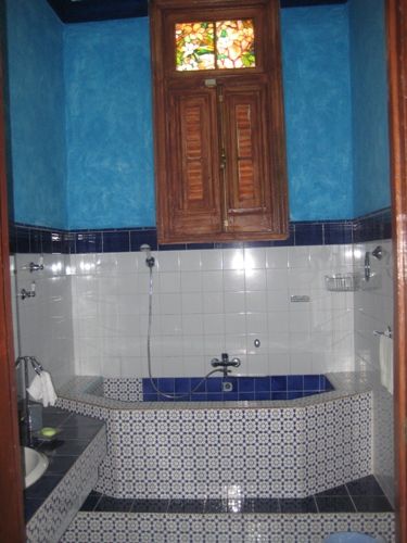 'bathroom' Casas particulares are an alternative to hotels in Cuba. Check our website cubaparticular.com often for new casas.