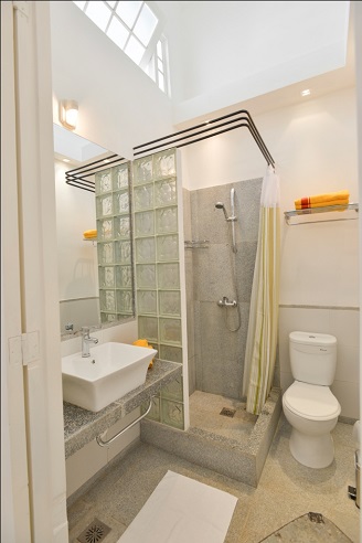 'Bathroom 4' Casas particulares are an alternative to hotels in Cuba. Check our website cubaparticular.com often for new casas.