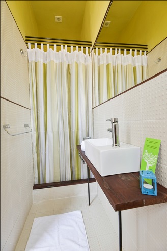 'Bathroom 5' Casas particulares are an alternative to hotels in Cuba. Check our website cubaparticular.com often for new casas.