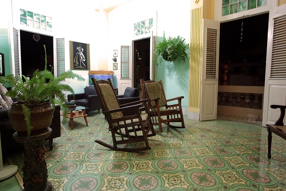 'Sala de estar' Casas particulares are an alternative to hotels in Cuba. Check our website cubaparticular.com often for new casas.