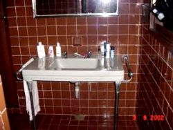 'bath2' Casas particulares are an alternative to hotels in Cuba. Check our website cubaparticular.com often for new casas.