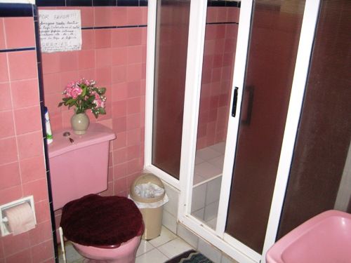 'bathroom4' Casas particulares are an alternative to hotels in Cuba. Check our website cubaparticular.com often for new casas.