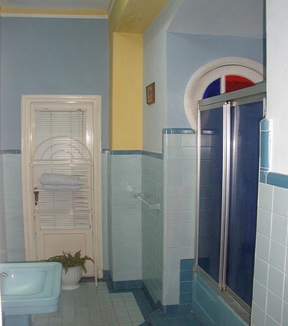 'Bathroom' Casas particulares are an alternative to hotels in Cuba. Check our website cubaparticular.com often for new casas.