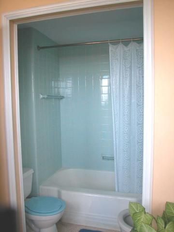 'Bath01' Casas particulares are an alternative to hotels in Cuba. Check our website cubaparticular.com often for new casas.