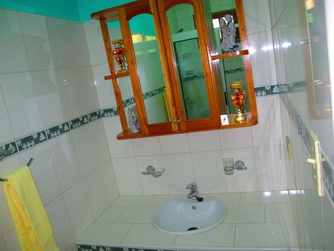 'Pradera Bathroom' Casas particulares are an alternative to hotels in Cuba. Check our website cubaparticular.com often for new casas.