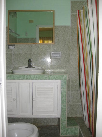 'Bathroom' Casas particulares are an alternative to hotels in Cuba. Check our website cubaparticular.com often for new casas.