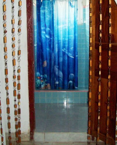 'bathroom' Casas particulares are an alternative to hotels in Cuba. Check our website cubaparticular.com often for new casas.