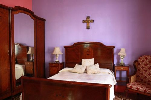 'Room1' Casas particulares are an alternative to hotels in Cuba. Check our website cubaparticular.com often for new casas.