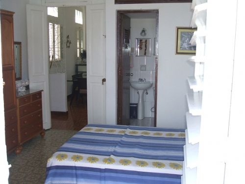 'Habitacion y bao1' Casas particulares are an alternative to hotels in Cuba. Check our website cubaparticular.com often for new casas.